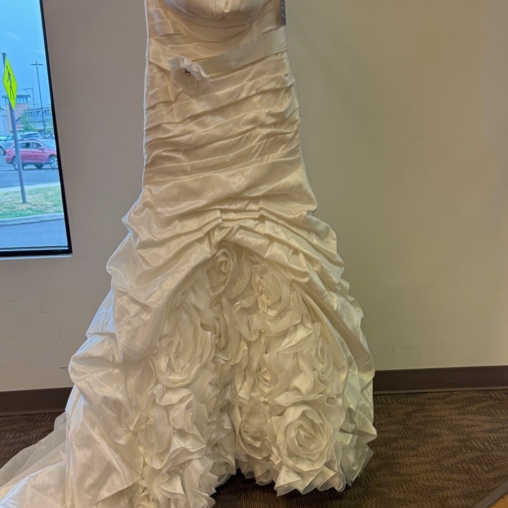 Vintage Kitty Chen Daisy Strapless Wedding Gown with Floral Details